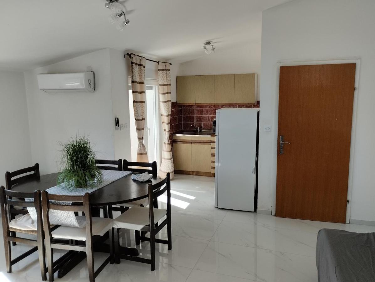 Braco Apartments By The Sea With A Sea View Žaborić Eksteriør billede